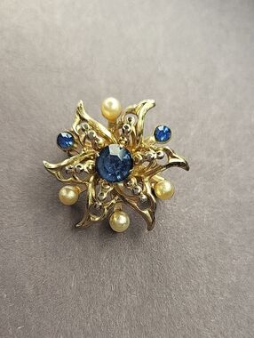 Elegant Gold-Tone Blue Crystal & Pearl Starburst Brooch